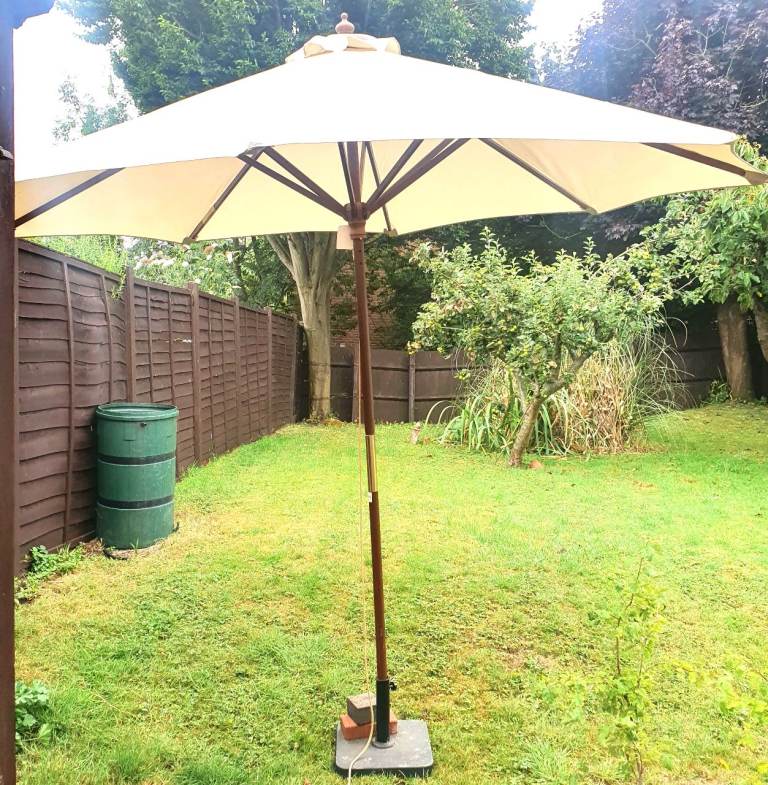 Large 2.5mt Parasol with Stand Good condition