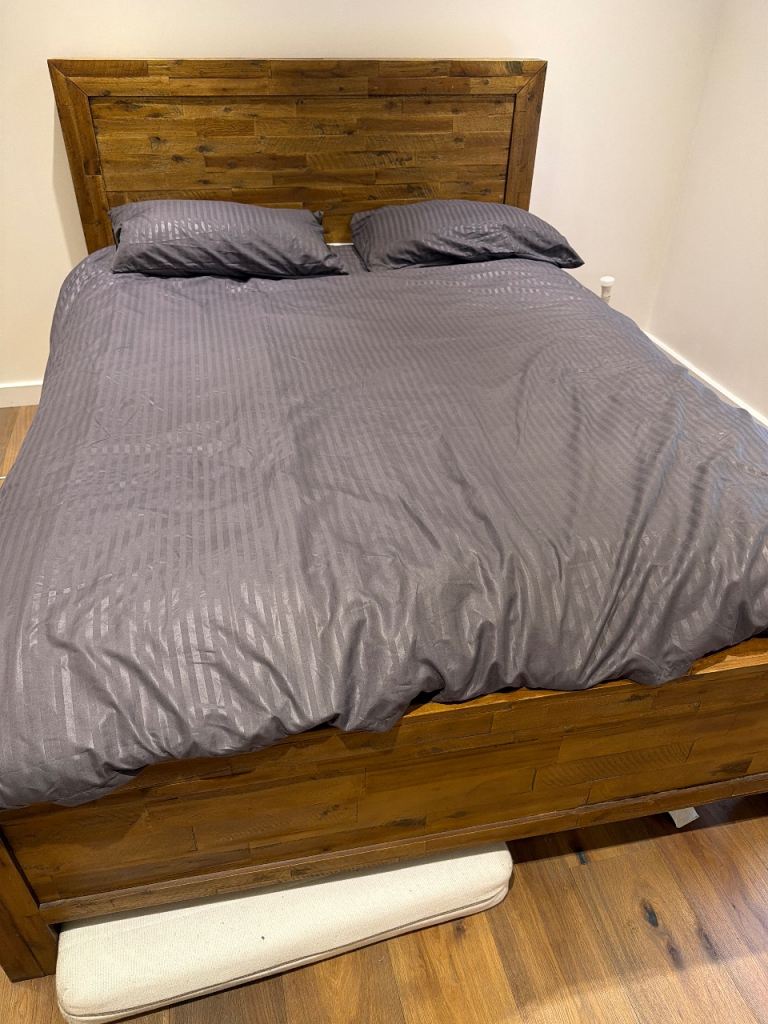 King size bed
