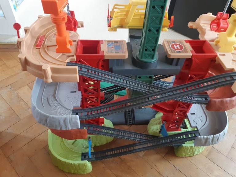 Trains & Cranes Super Tower