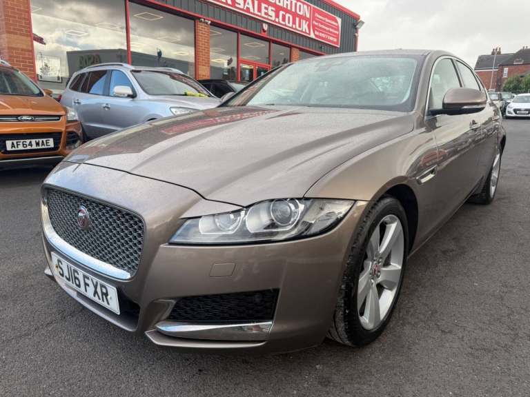 Jaguar XF 2.0d [180] Portfolio 4dr Auto - 2 FORMER KEEPERS - SERVICE HISTORY -