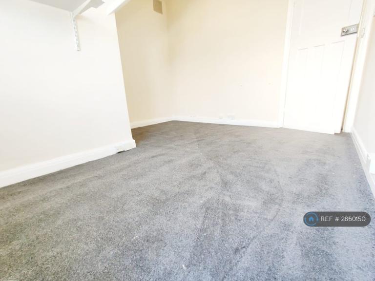 2 bedroom flat in West Barnes Lane, New Malden, KT3 (2 bed) (#2860150)
