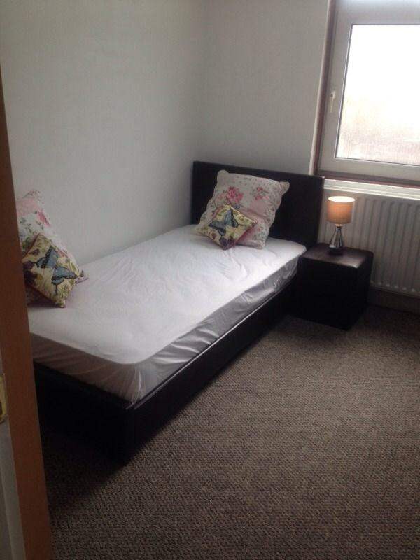 COSY BIG Medium ROOM IN THE HEART OF CHINGFORD , E4 8NW FOR £650pcm..AVAILABLE NOW!!