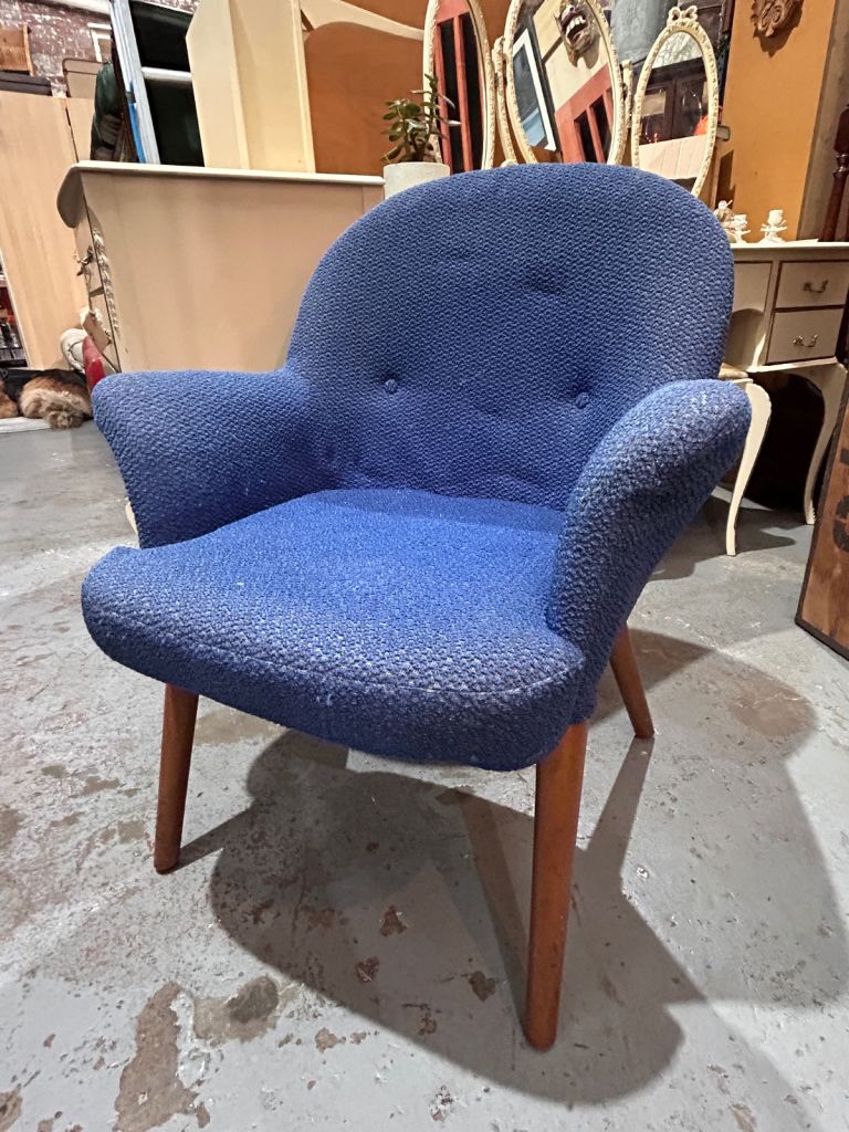image for Vintage Armchair with Solid Wood Legs  (Project) 