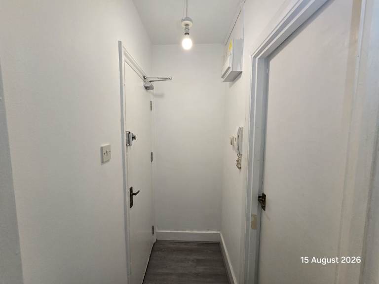 BRIGHT and AIRY, newly REFURBISHED STUDIO in the heart of HARROW HA3. AVAIL END OF AUGUST