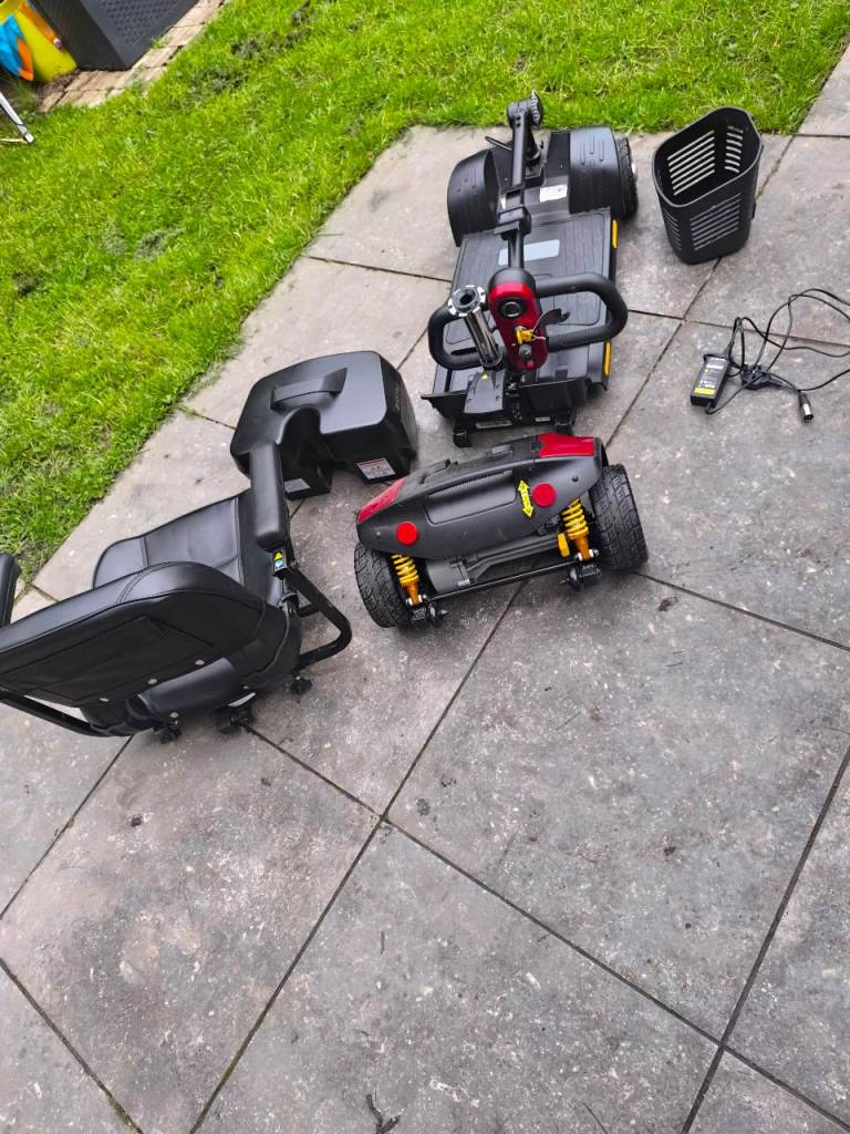 Mobility scooter with suspension 