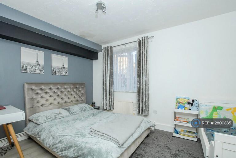 1 bedroom flat in Denham, Uxbridge, UB9 (1 bed) (#2800885)
