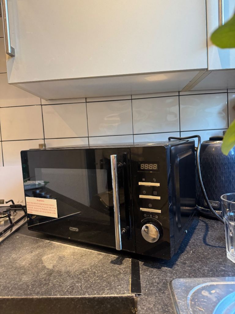 Delonghi Microwave (Black) for sale - RRP is £85