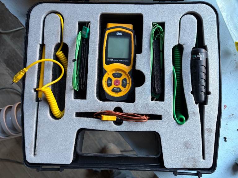 UEI DT720 Professional Differential Digital Thermometer