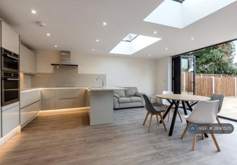 3 bedroom flat in Alexandra Road, London, N8 (3 bed) (#2890505)