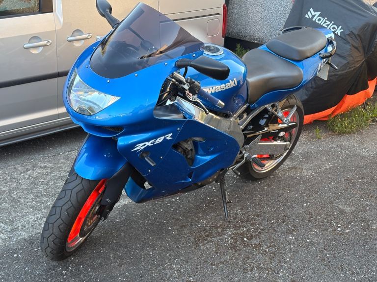 ZX9R