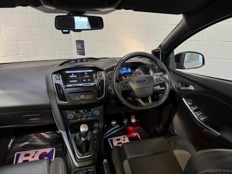 FORD FOCUS 2.0 T EcoBoost ST-2 Black Manual Petrol 2016