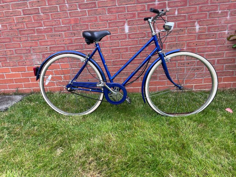 Vintage Ladies Town Bike – Classic Roadster – Blue