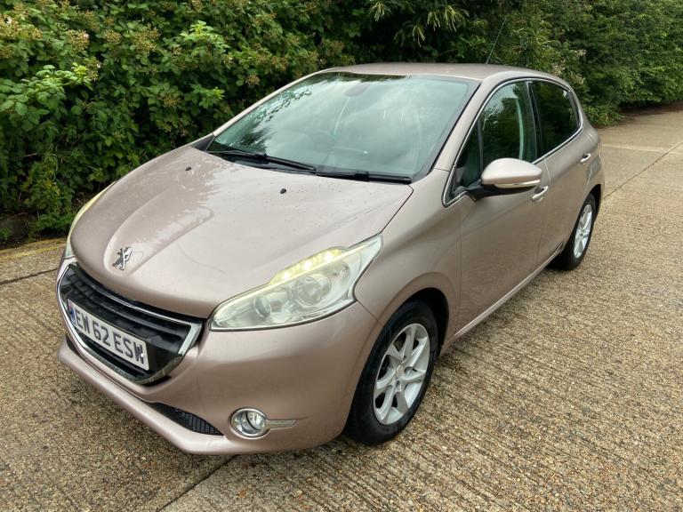 2013 Peugeot 208 1.4 e-HDi Allure 5dr EGC 41k Miles Years MOT Warranty £20 Road Tax Auto HATCHBAC...