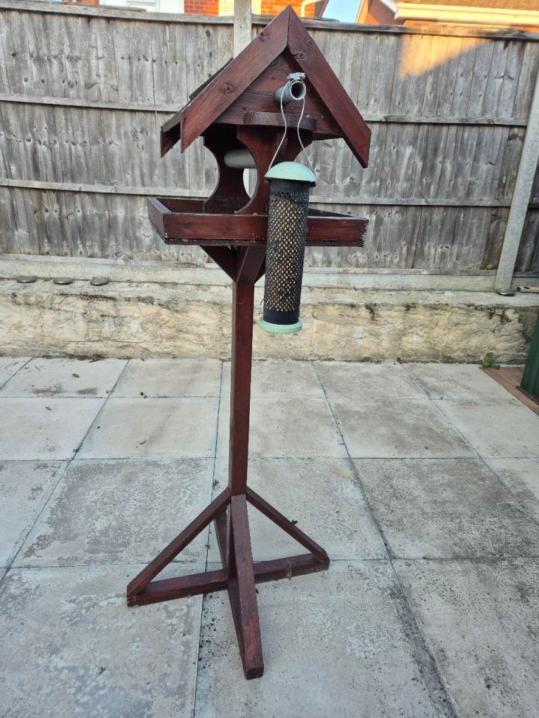 Bird Feeding Table & Birdfeeder.
