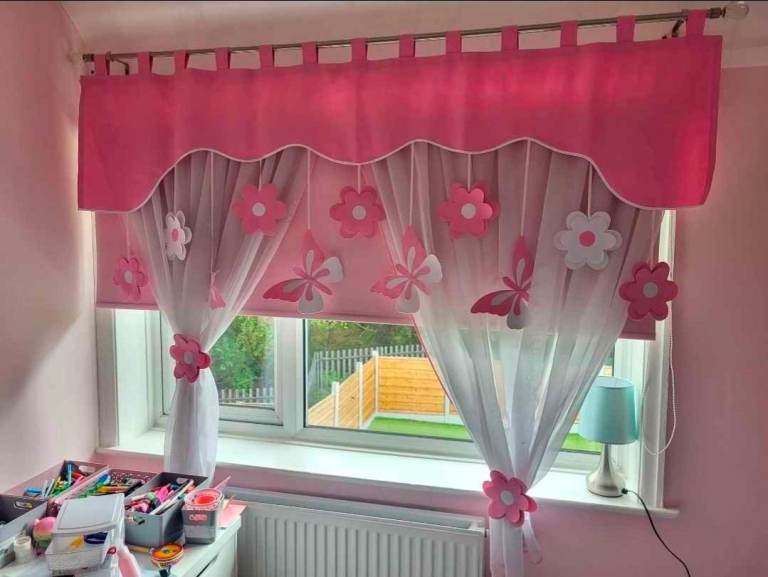 PINK KIDS GIRLS ROOM WINDOW FLOWER CURTAINS BLINDS ROLL LIGHT SHADE CARPET RUG WALL PICTURE PORTRAIT