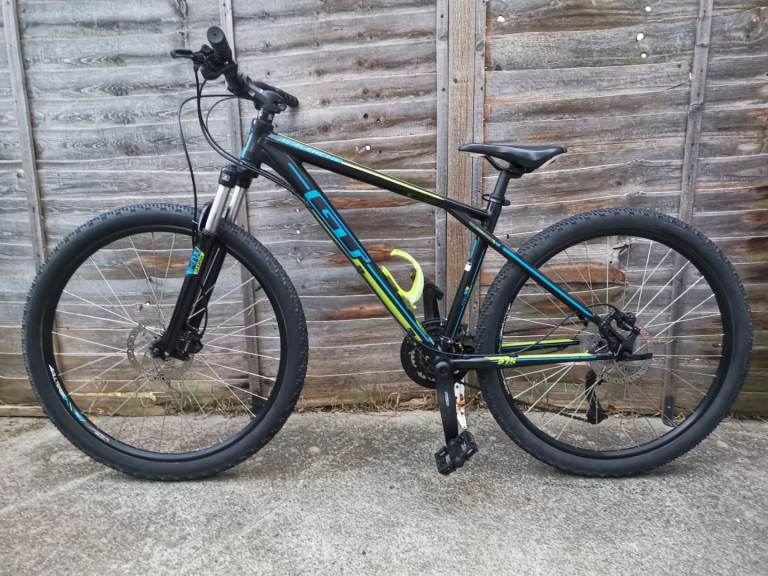 GT AVALANCHE MOUNTAIN BIKE 27.5"WHEELS LIKE NEW 
