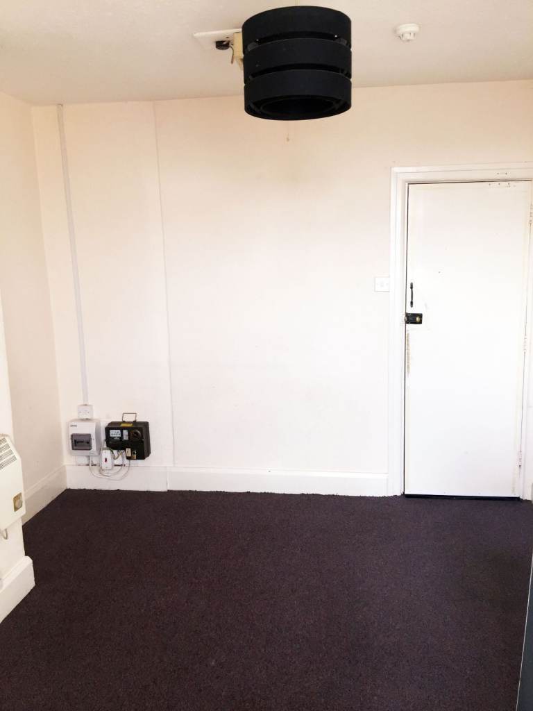 1 bed flat - Highfield - BILLS INC - Available end of January 2026