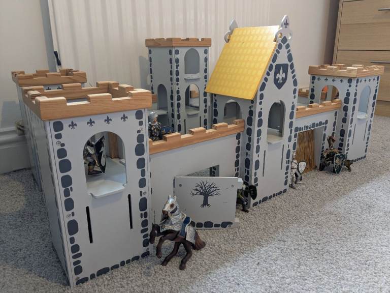 Wooden Knights Castle 