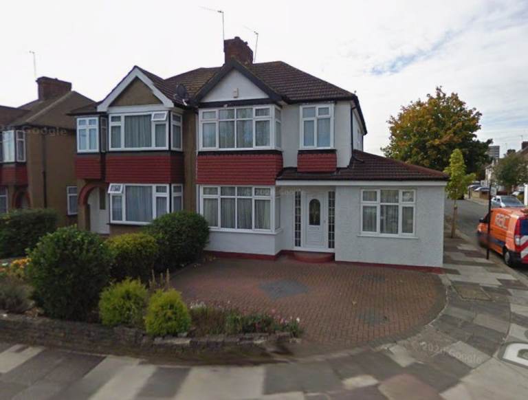 DSS ACCEPTED - Studio Flat Available in Northolt, Pett's Hill, UB5