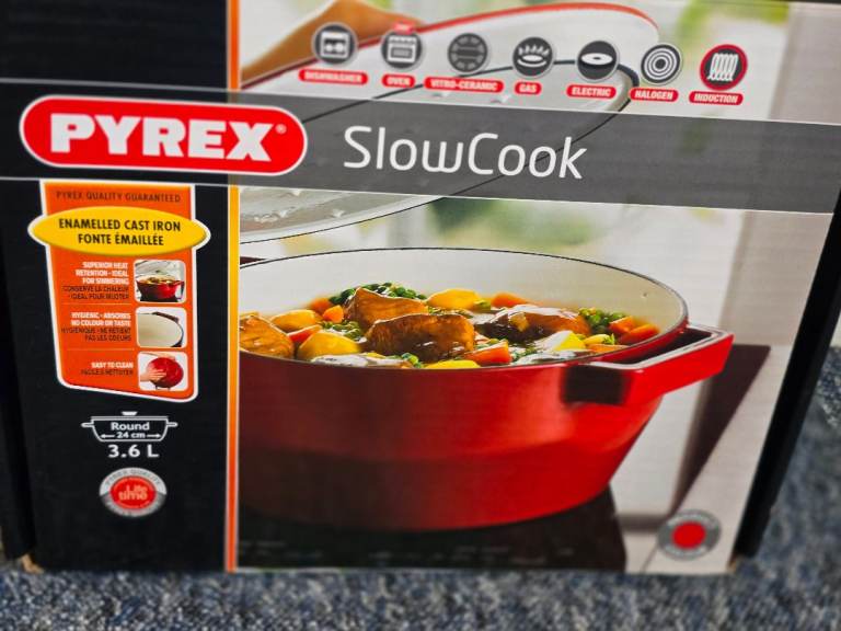 NEW Pyrex SlowCook 3.6L Enamelled Cast Iron Round Casserole Dish Red