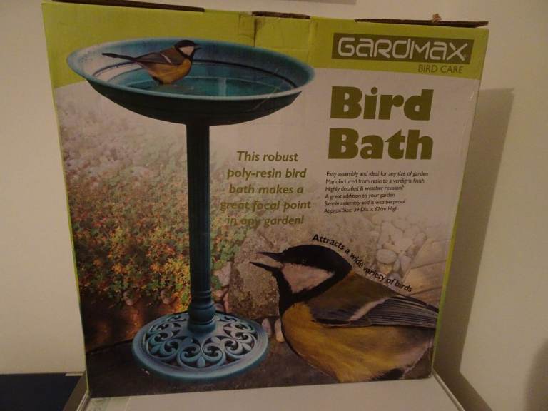 Garden bird bath
