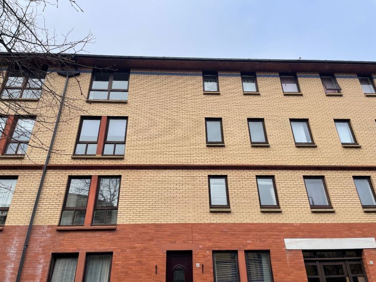 West End - Bright and Spacious 2 bedroom flat Cromwell Street (off Great Western Road)