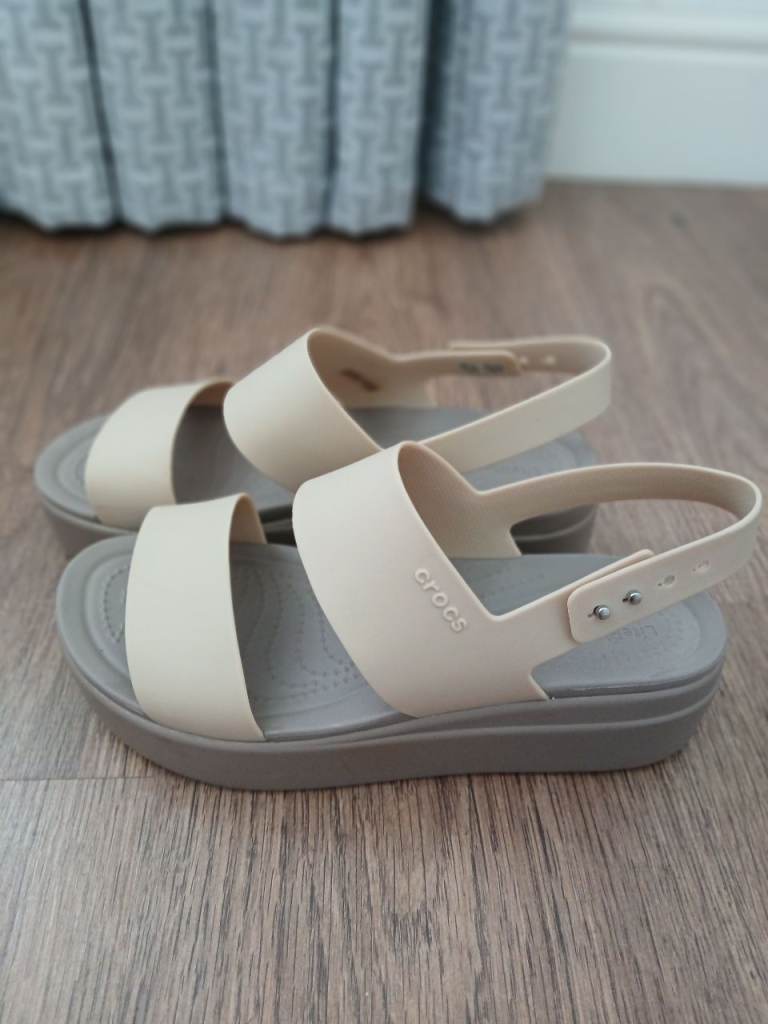 Crocs beige platform sandals 6