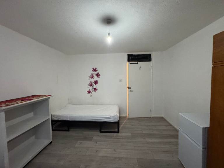 🌻Single and Double Rooms Available in House with Garden🌈Stamford Hill