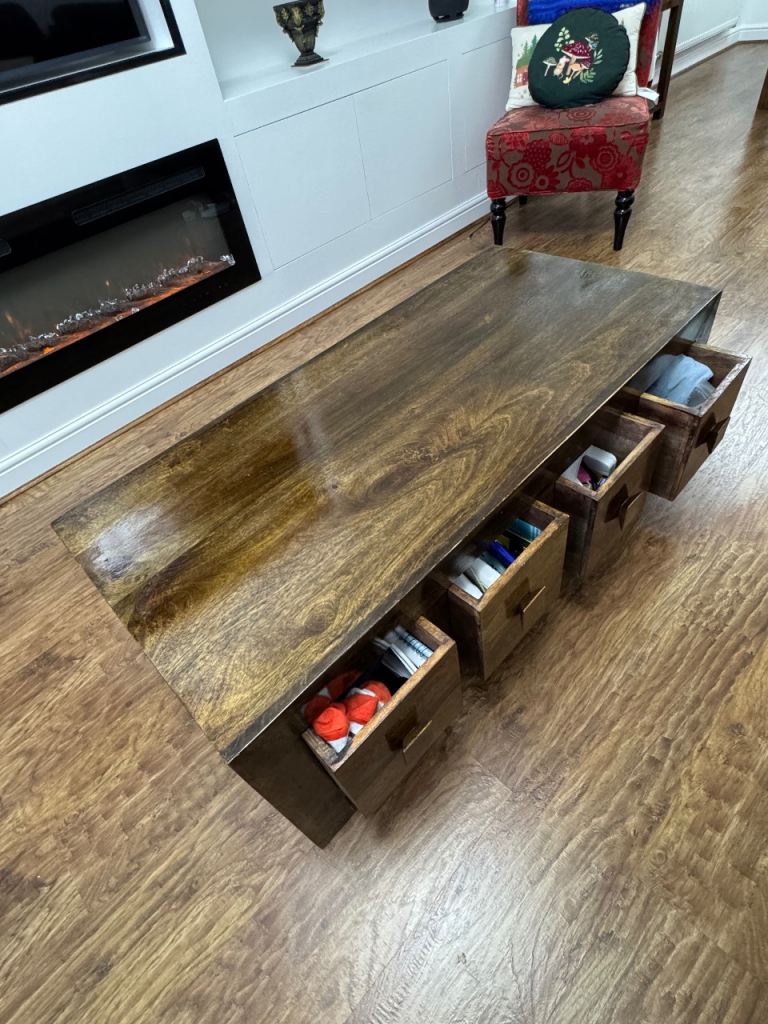 Solid mango wood coffe table with 8 drawers storage 