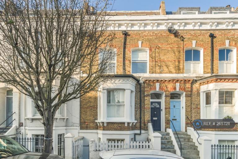 1 bedroom flat in Mallinson Road, London, SW11 (1 bed) (#2657211)