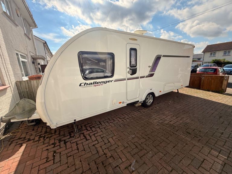 2014 Swift Challenger Sport 584 4 berth Caravan with fixed island bed 