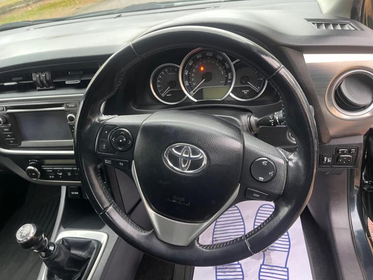 2014 Toyota Auris 1.6 V-Matic Icon 5dr HATCHBACK PETROL Manual
