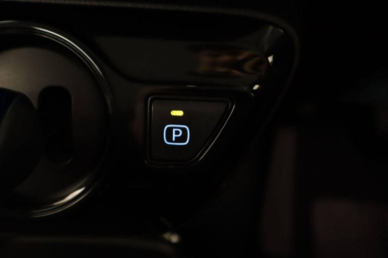 2022 Toyota Prius 1.8 VVT-h Active CVT Euro 6 (s/s) 5dr Hatchback Automatic