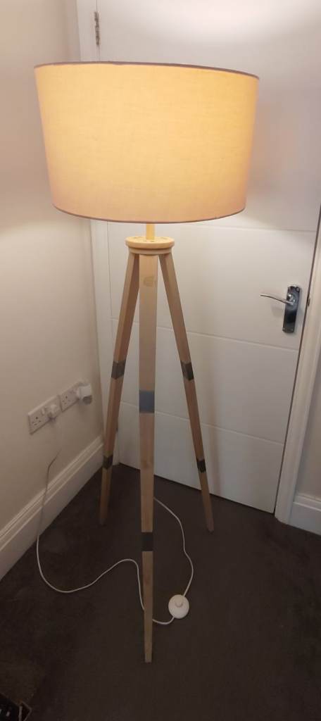 STANDING LAMP
