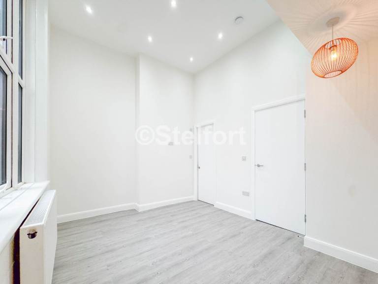 1 bedroom flat in Archway Road, London N6