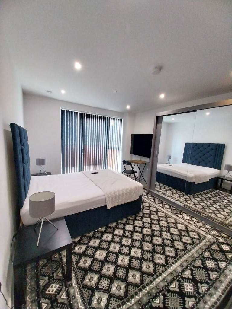 LARGE ROOM AVAILABLE FOR RENT IN HIGH STREET HOUNSLOW TW3 