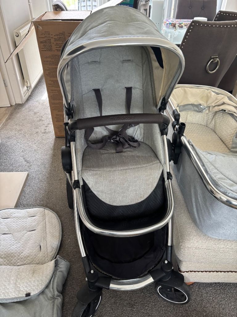 Stylish Grey Pram/Pushchair with Carrycot and Footmuff