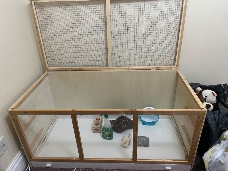 Big hamster cage 116cm long, 58cm wide, 52cm tall. Used 