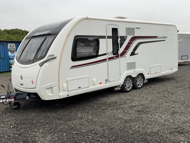 2015 SWIFT ELEGANCE 645 4 BERTH FIXED ISLAND BED QUAD MOTOR MOVERS END WASHROOM