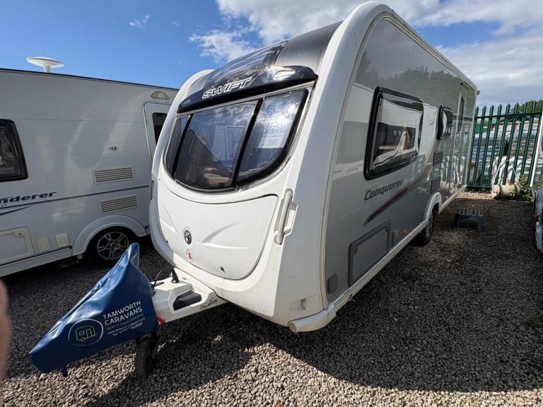 SWIFT CONQUEROR 530 - 4 BERTH CARAVAN WITH END WASHROOM + MOTORMOVER