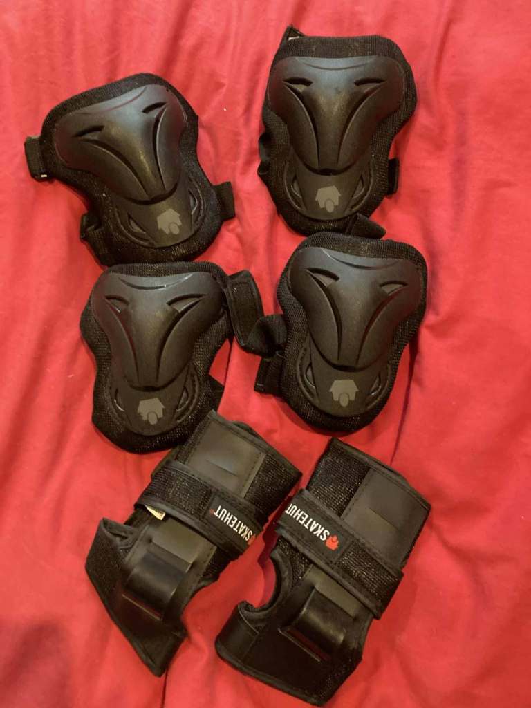 Skateboarding pads and helmet