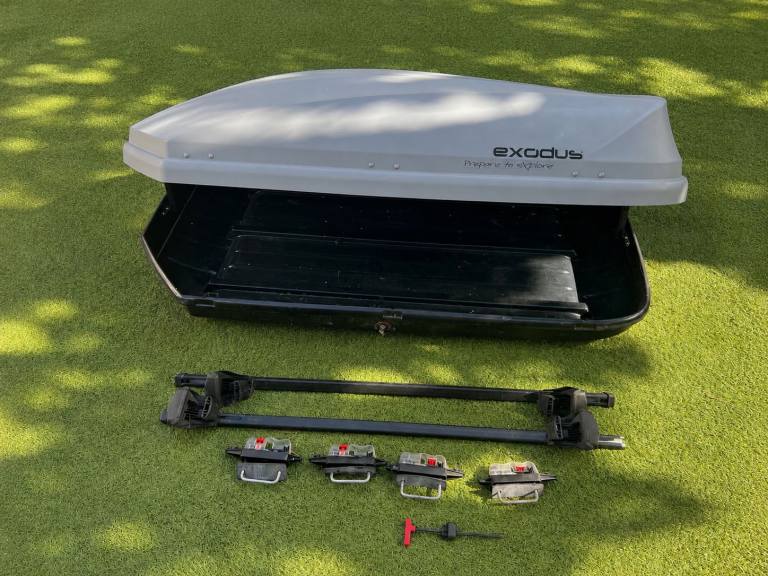 Exodus 470L Grey Roof Box + Roof Bars & Fittings