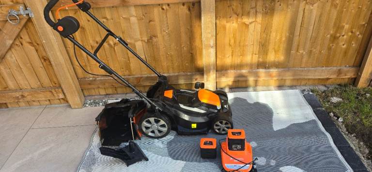 Yard Force cordless lawn mower 