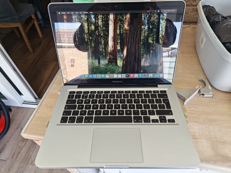 Apple MacBook Pro 13" Core i5 2.5ghz 8gb ram SSD