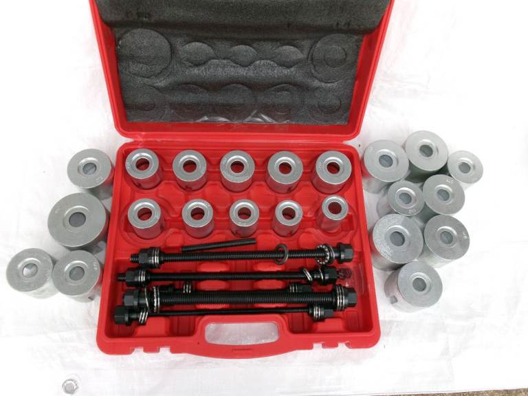 Universal Press and Pull Sleeve Tool Kit Bushing Bearing Seal Driver Removal Set