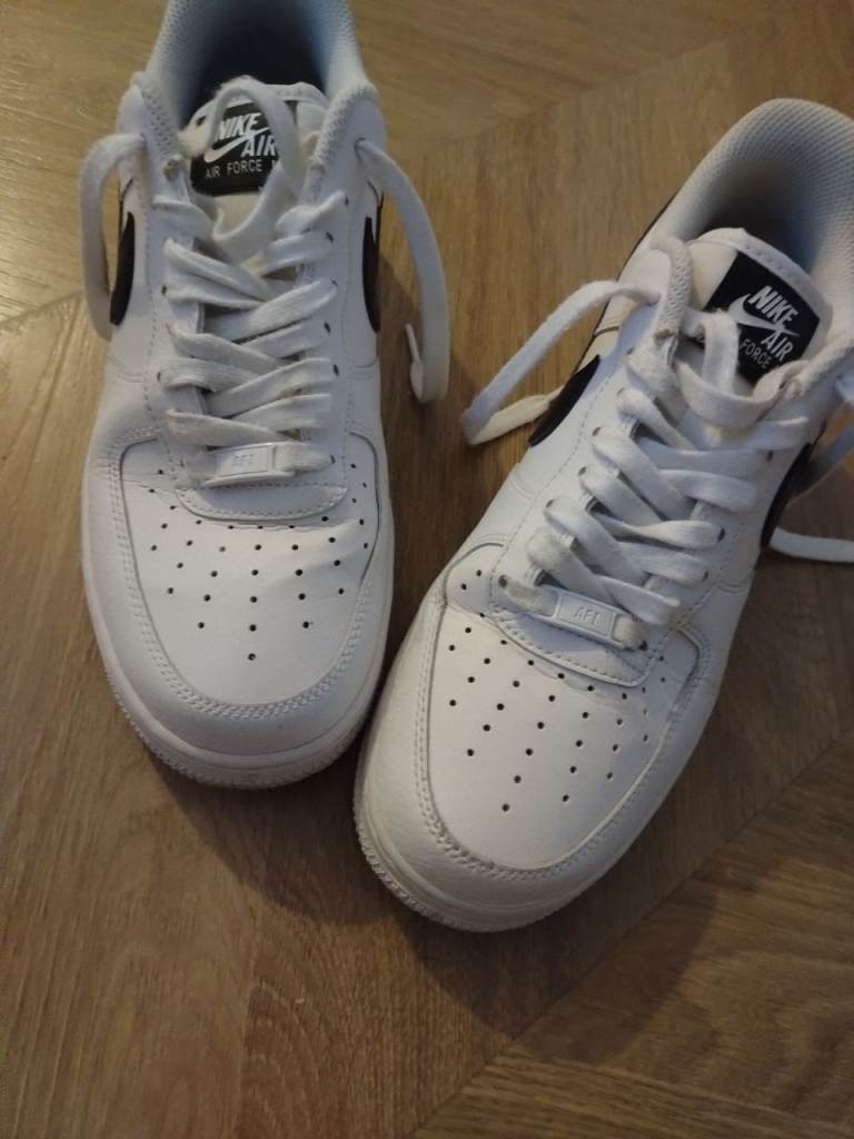 image for Nke trainers size 7.5 in vgc 