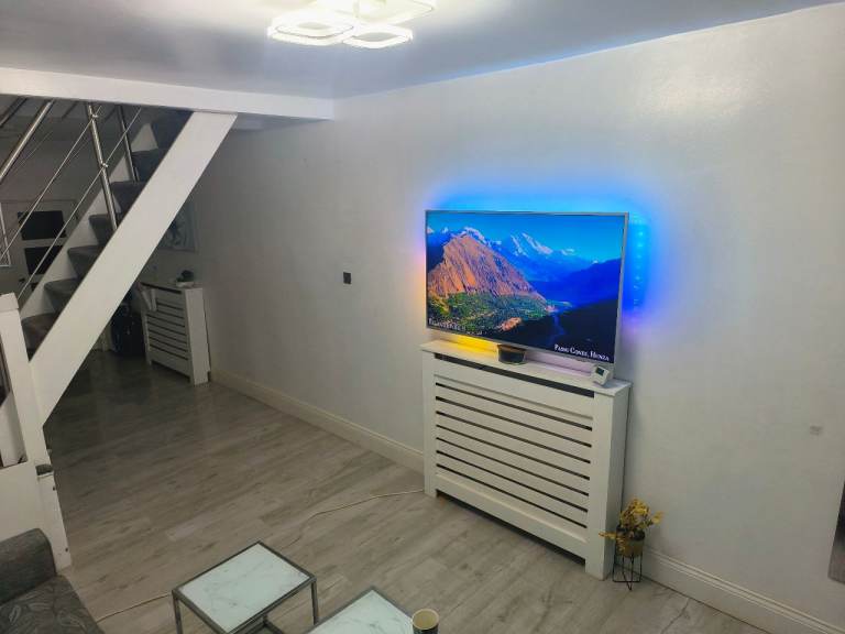 2 bedroom refurbished semi furnished property great location 