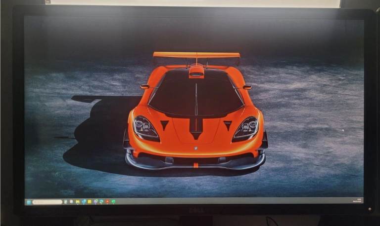 Dell P2815Q 28 inch Ultra HD 4K LED Monitor with stand. **FAULTY**