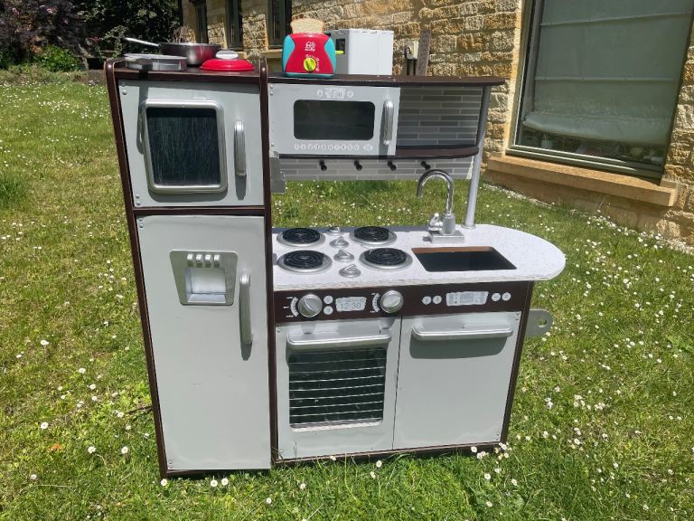Children’s play kitchen- Free (Collection only)