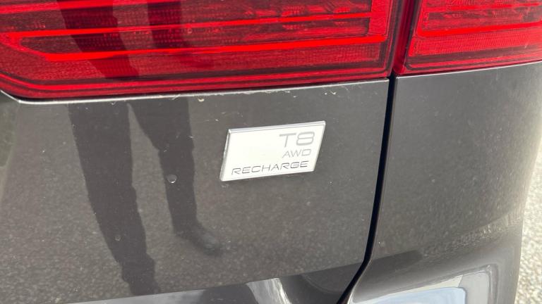 2024 Volvo XC60 Recharge Ultimate, T8 AWD Plug-in hybrid, Electric/Petrol, Bright ESTATE Petrol/E...